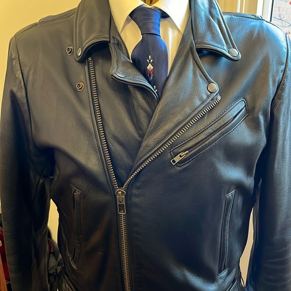 CANADIAN leather motorcycle jacket - Fits Medium Large - PROUDLY Made in Canada - Picture 2 of 8